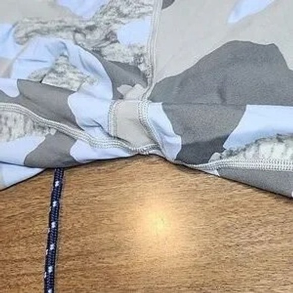 Aerie Camouflage Capri Leggings, Gray and Blue, Womens Size Small - Picture 8 of 9